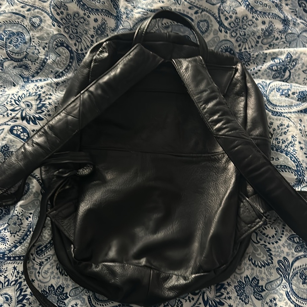 Leather backpack - Picture 2 of 2